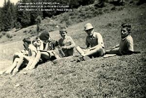 COLO JEUNE FRANCE 1954 repetition dans le pre, E. Esclapez et Fr. Heuze a droite